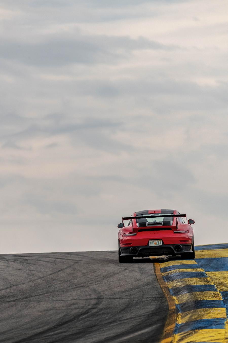  Porsche 911 GT2 RS (991) 2017 года  (NA) (фото 34 из 42)